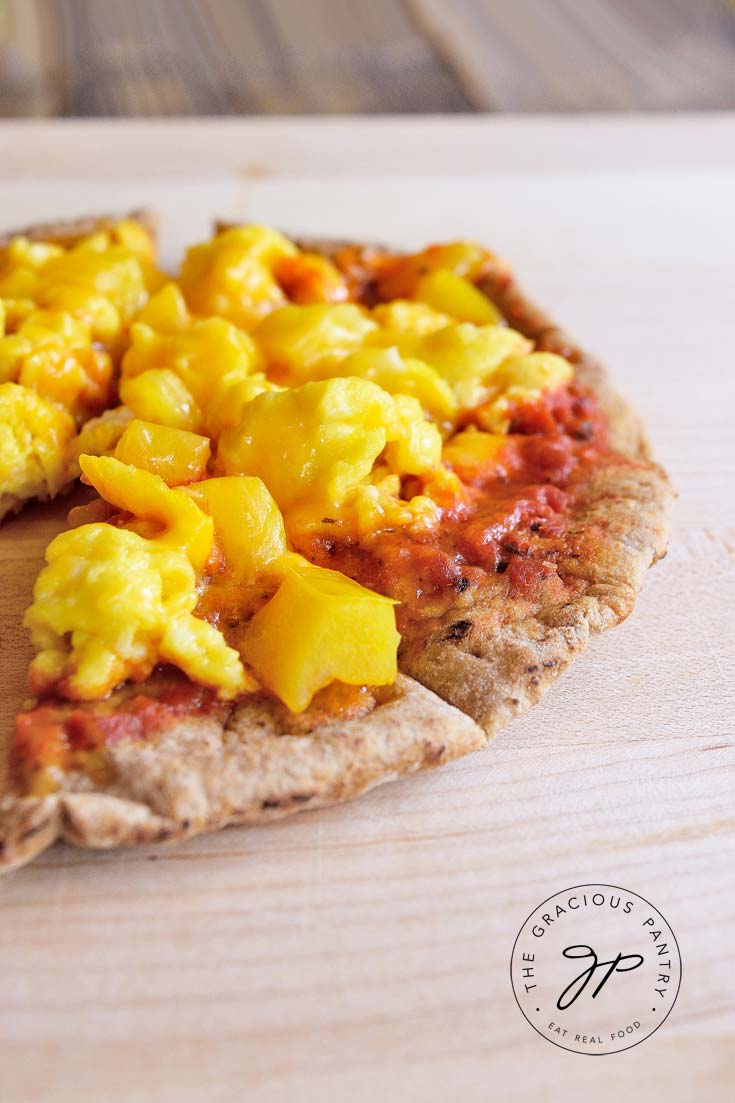 Breakfast Pita Pizza Recipe (With Scrambled Eggs And Cheddar)