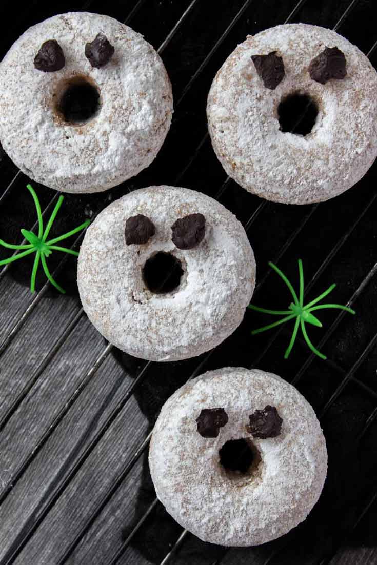 Vanilla Ghost Doughnuts #halloween #doughnuts #donuts #halloweentreats