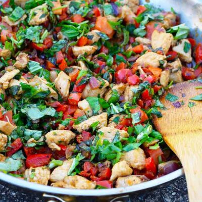 A sliver skillet filled with this Bell Pepper Chicken Recipe.
