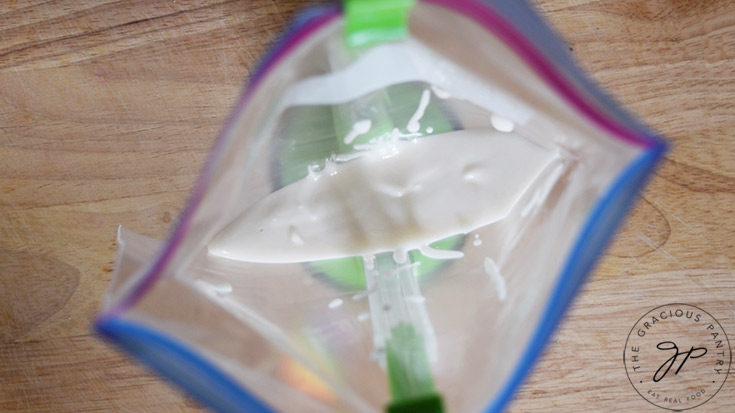 The mixed icing poured into a sandwich bag.