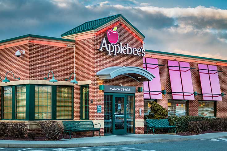 The front of an Applebee's restaurant.