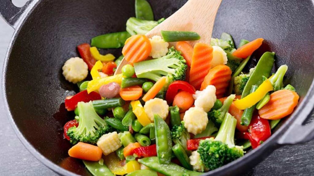 A wok filled with stir fry vegetables.