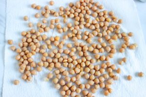 Chickpeas on paper towels.