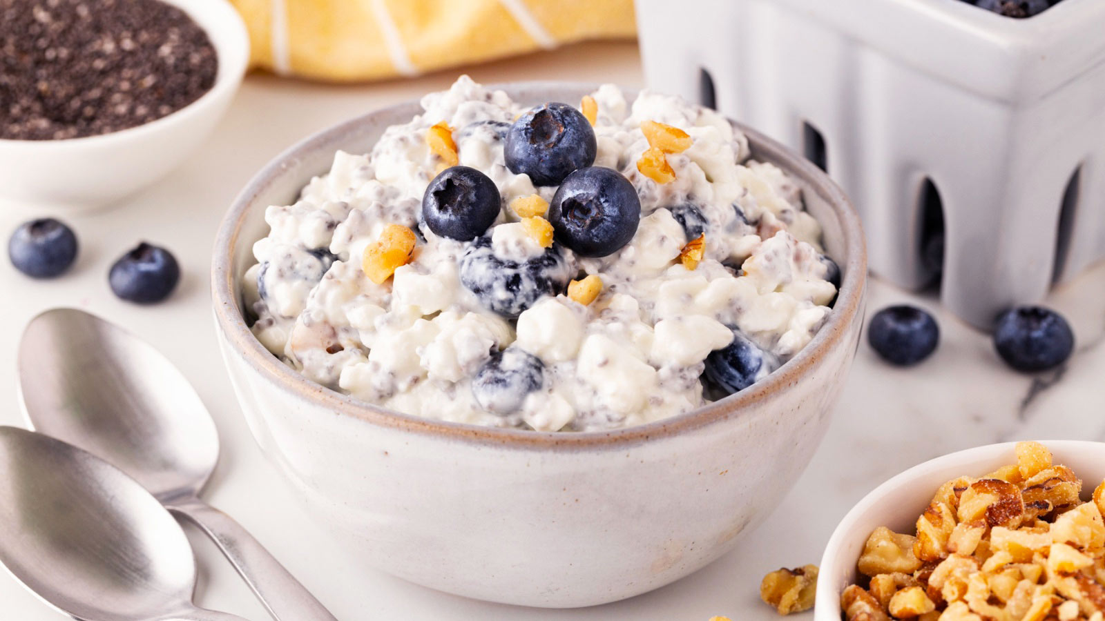 Cottage cheese and blueberry in a bowl on a table.