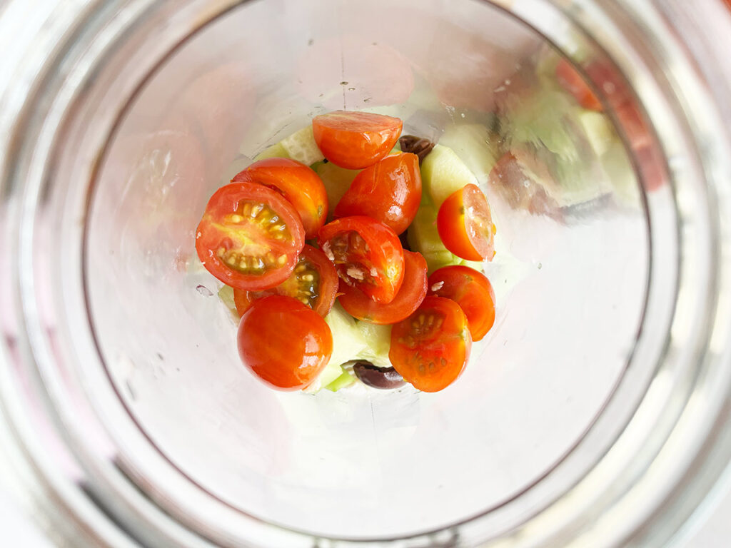 Cucumbers and tomatoes layers in a salad jar.